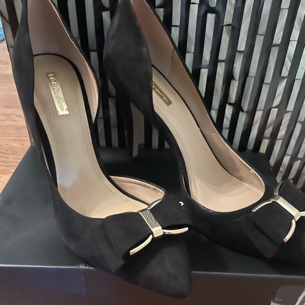 BCBG pump